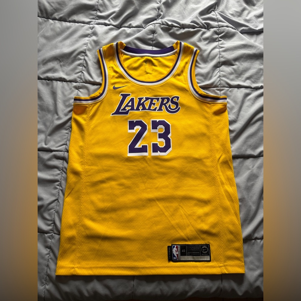 Men’s Nike LeBron James Lakers Jersey Size Small
